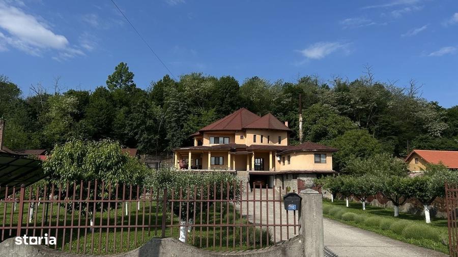 Casă cu 4 camere în Central