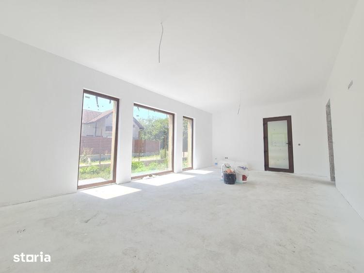 Casă cu 4 camere cu Teren 368 Mp în Stupini