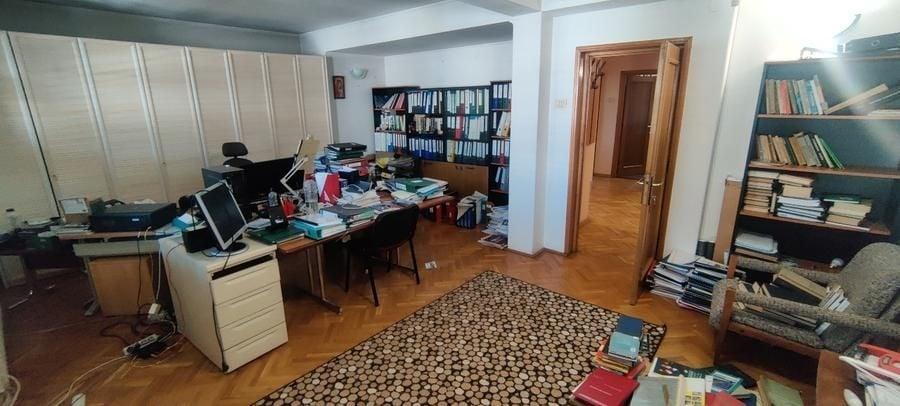 Casă individuală cu 5 camere cu Canalizare în Doamna Ghica