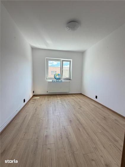 Apartament cu 3 camere decomandat în Astra