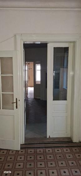 Spațiu comercial, de 475 mp, în Centrul Istoric