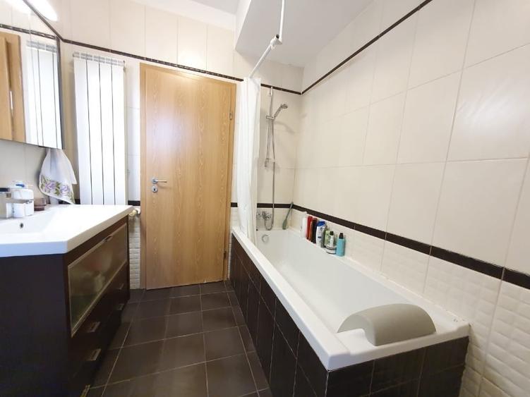 Apartament cu 5 camere decomandat în Herăstrău