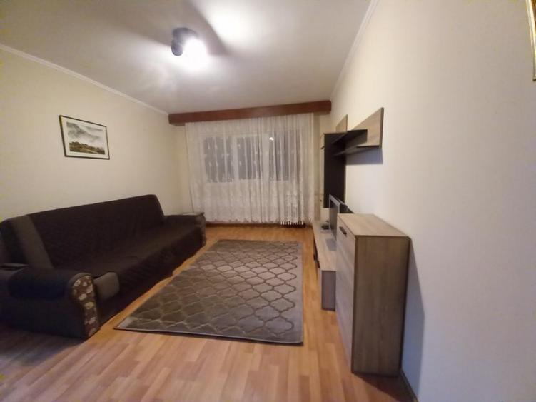 Apartament cu 3 camere decomandat, mobilat în P-ța Mihai Viteazu