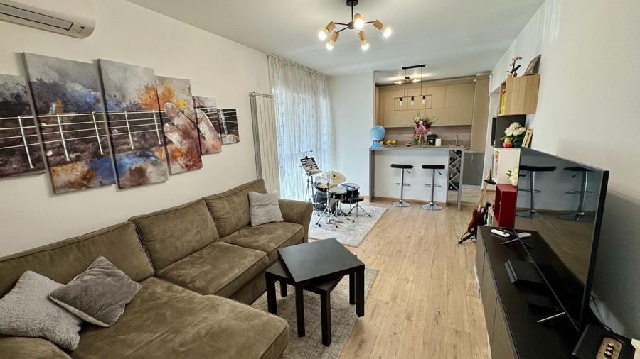 Apartament cu 3 camere decomandat în Drumul Taberei