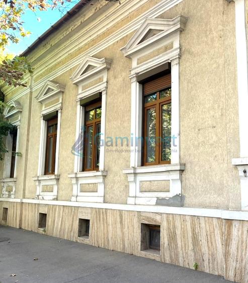 Casă individuală cu 4 camere cu Canalizare în Ultracentral