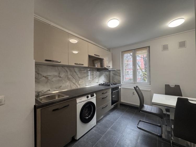 Apartament cu 3 camere semidecomandat, mobilat în Sălăjan