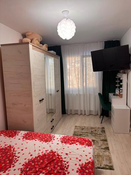 Apartament cu 2 camere semidecomandat în Craiovița Nouă