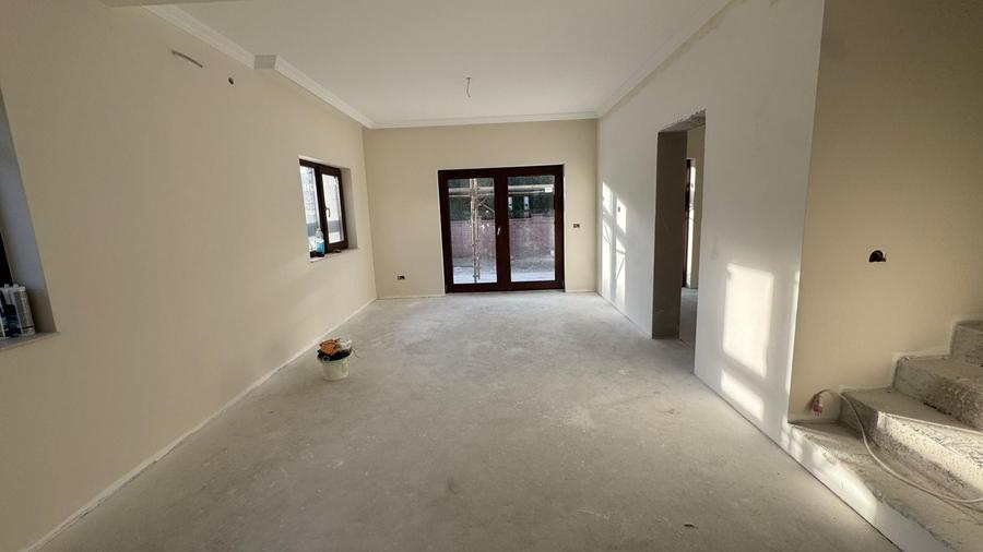 Duplex cu 5 camere cu Canalizare în Dumbrăvița