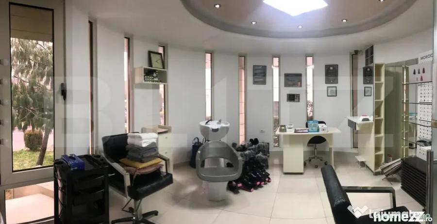 Spațiu comercial, de 290 mp, în Micro 3