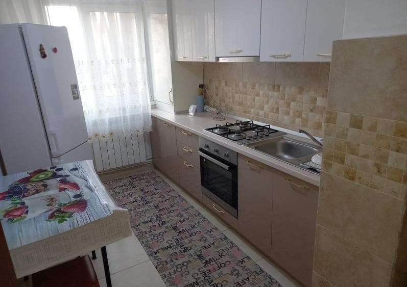 Apartament cu 2 camere decomandat, mobilat în Casa de Cultură