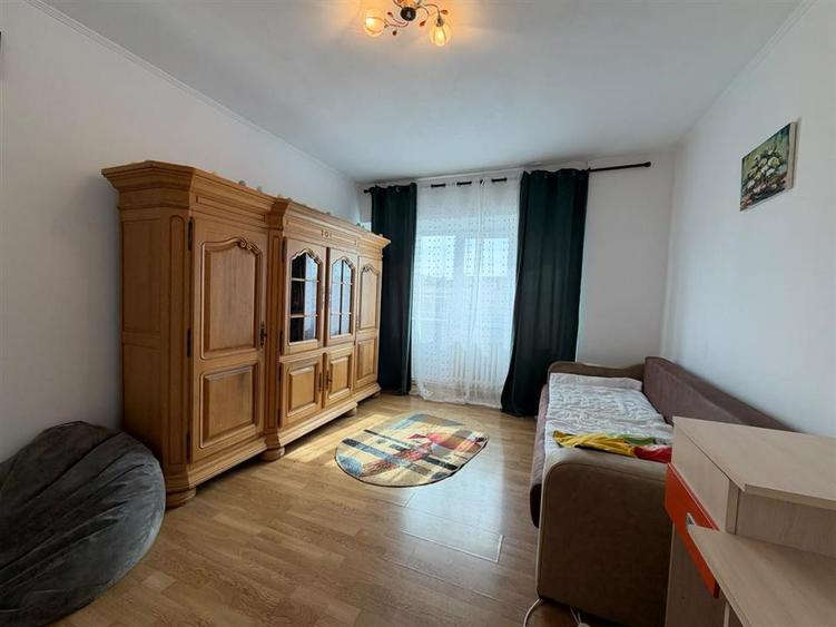 Apartament cu 3 camere decomandat, mobilat în Gară