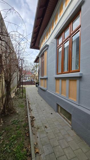 Casă individuală cu 5 camere cu Canalizare în Tomis II