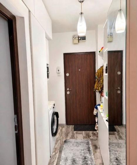 Apartament cu 2 camere semidecomandat în Craiovița Nouă