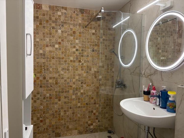 Apartament cu 3 camere decomandat în Ștefan cel Mare