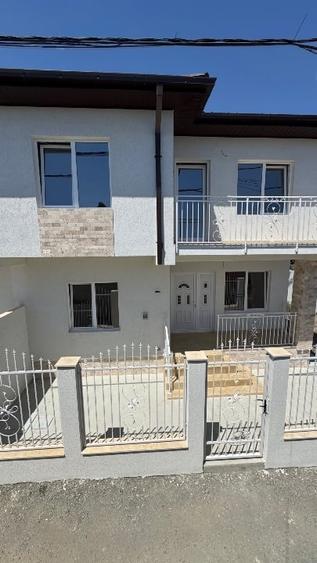 Duplex cu 4 camere cu Canalizare în Est