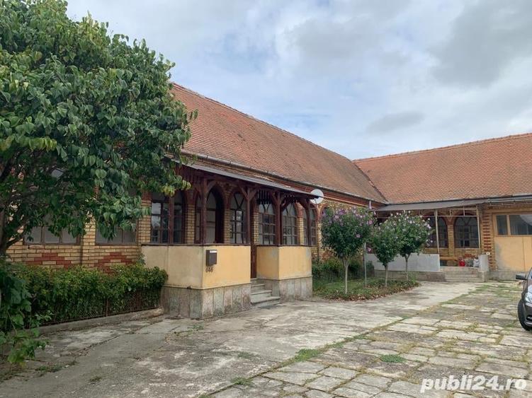 Casă cu 6 camere cu Teren 7805 Mp în Belinț