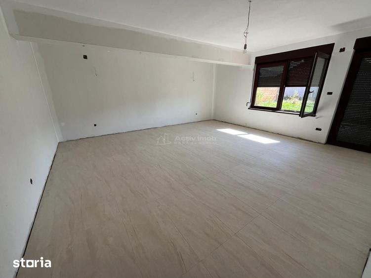 Casă cu 7 camere decomandat cu Teren 600 Mp în Central