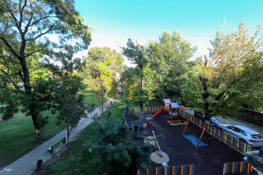 Apartament cu 2 camere semidecomandat în Coșbuc