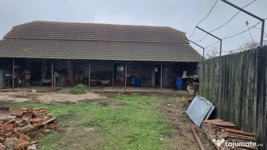 Casă cu 12 camere cu Teren 1300 Mp în Brestei