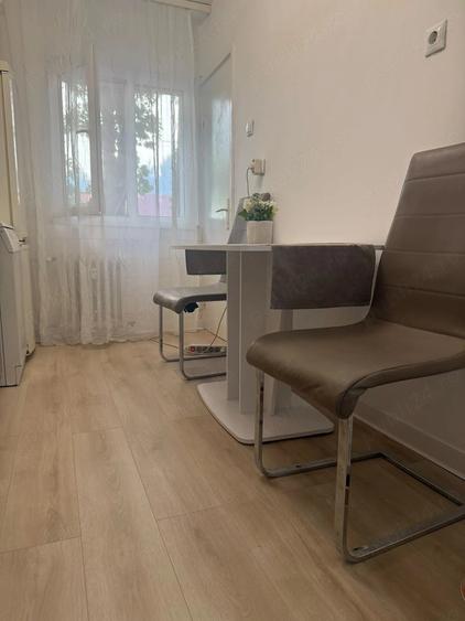 Apartament cu 2 camere semidecomandat în Girocului