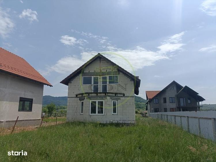 Casă cu 4 camere cu Teren 2500 Mp în Ideciu de Jos