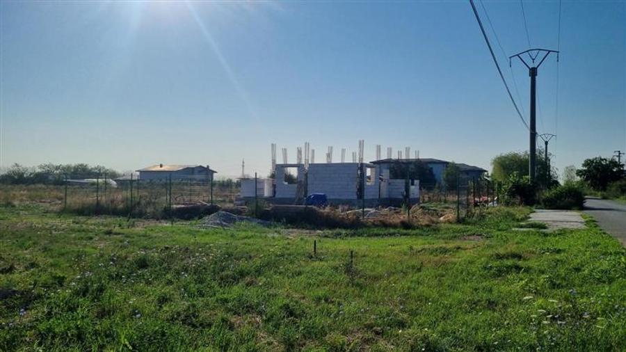 Teren Construcții intravilan de 800 mp, în 1 Decembrie