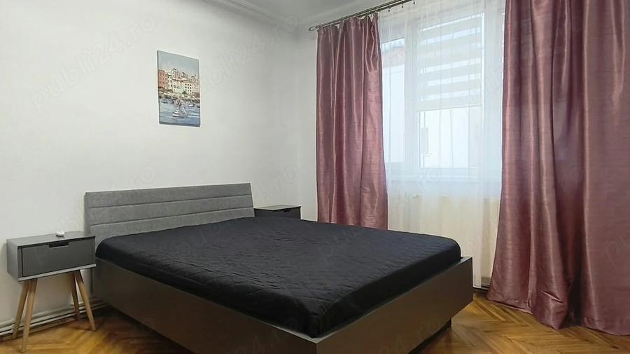 Apartament cu 4 camere decomandat în Central