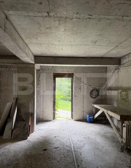 Apartament cu 4 camere decomandat în Clăbucet