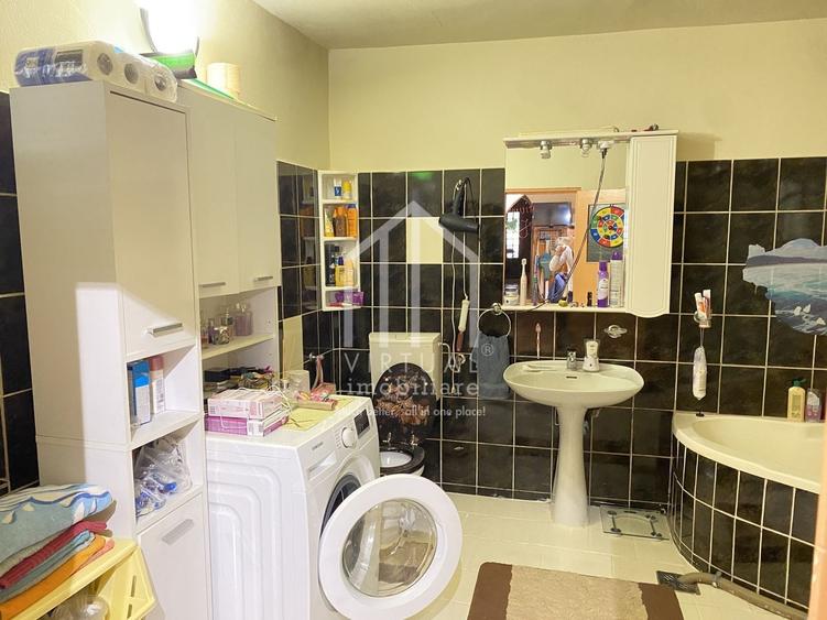 Casă individuală cu 7 camere cu Canalizare în Central