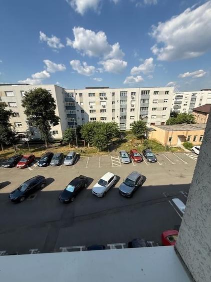 Apartament cu 2 camere semidecomandat în Soarelui