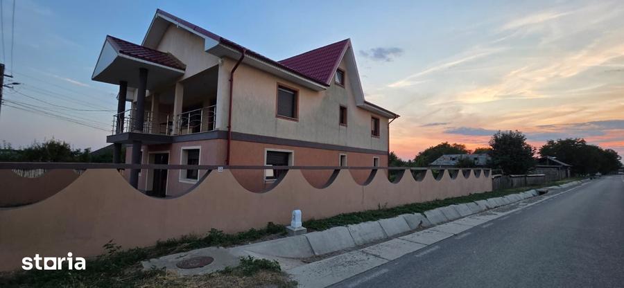 Casă cu 6 camere cu Teren 769 Mp în Prăjești