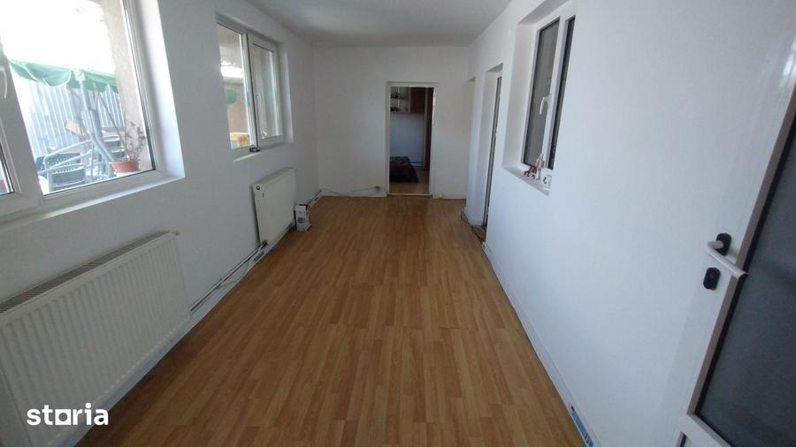 Casă cu 3 camere cu Teren 260 Mp în Brătianu