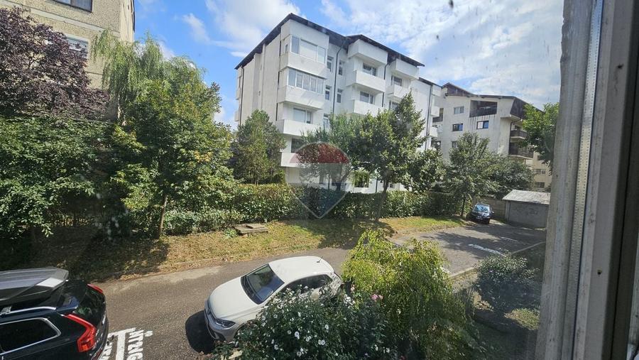 Apartament cu 3 camere decomandat, mobilat în Calea Romanului
