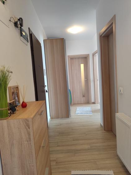 Apartament cu 3 camere semidecomandat în Drumul Taberei