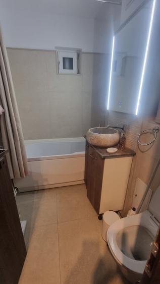 Apartament cu 2 camere decomandat în Casa de Cultură