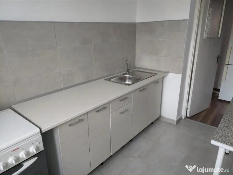 Apartament cu 3 camere decomandat în Militari