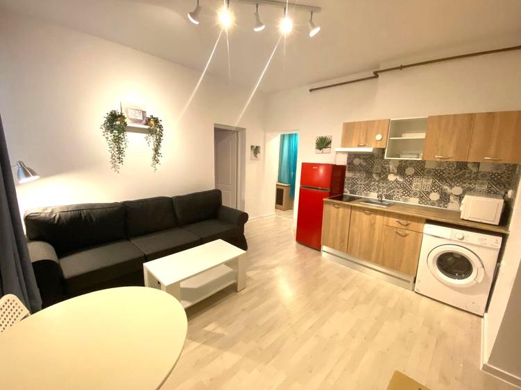 2-Bedroom Apartment for Rent – Central & Parkside Location - 1