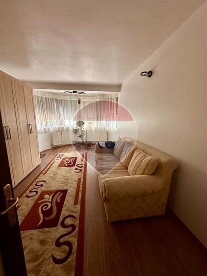 Casă individuală cu 8 camere cu Teren 3000 Mp în Burdujeni