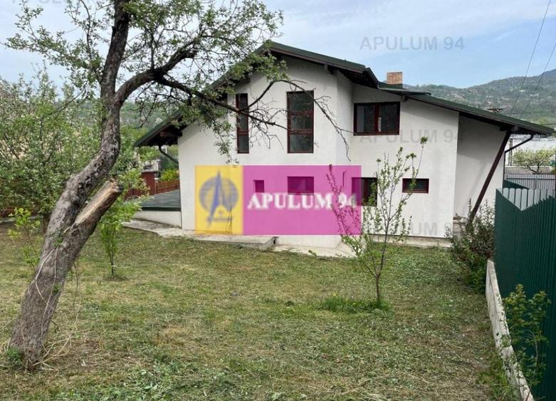 Casă individuală cu 9 camere decomandat cu Canalizare în Central