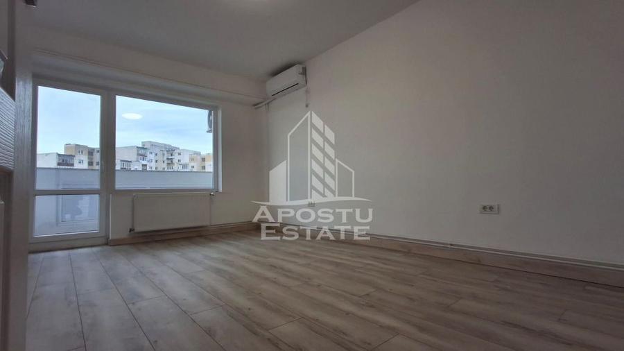 Apartament cu 3 camere decomandat, mobilat în Polivalentă