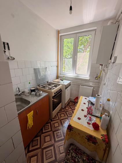 Apartament cu 3 camere semidecomandat în Micro 19