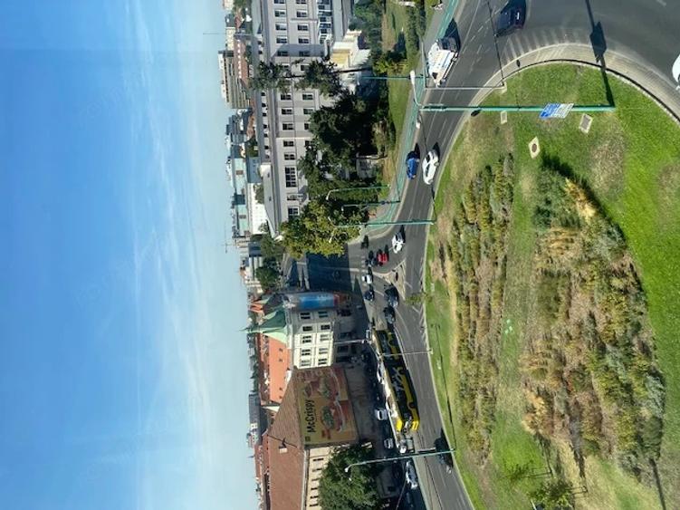 Apartament cu 3 camere decomandat în P-ța Unirii