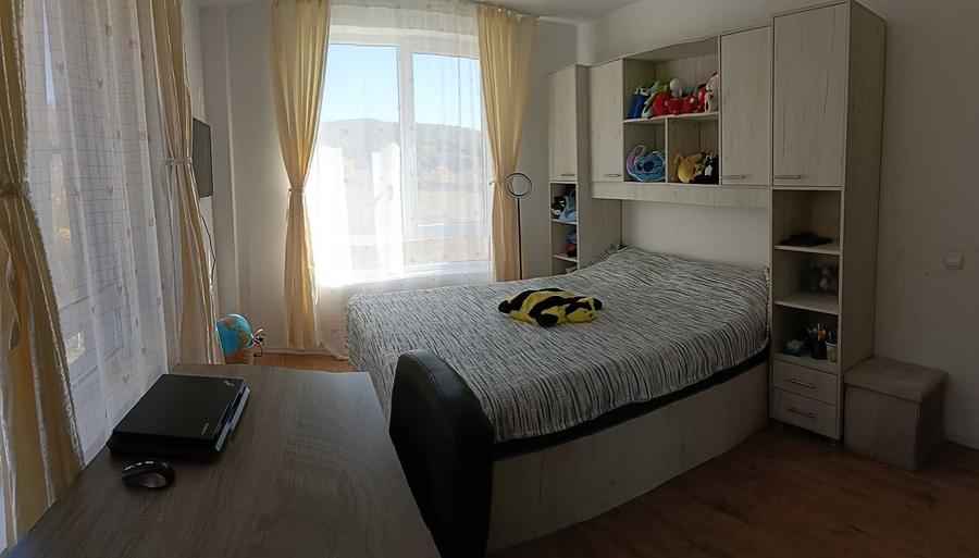 Apartament cu 3 camere semidecomandat în Florești