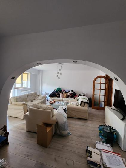 Apartament cu 3 camere decomandat în Nerva Traian