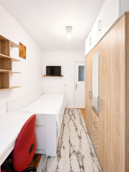 Apartament cu 3 camere semidecomandat în Circumvalațiunii