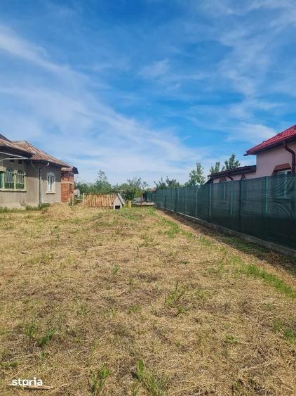 Casă cu 4 camere cu Teren 1276 Mp în Lunca