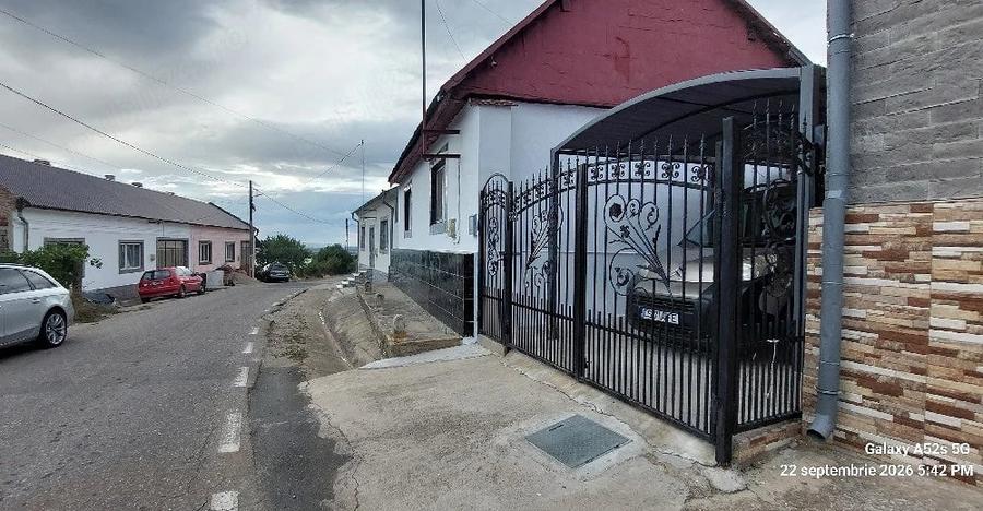 Casă cu 2 camere cu Teren 360 Mp în Coronini