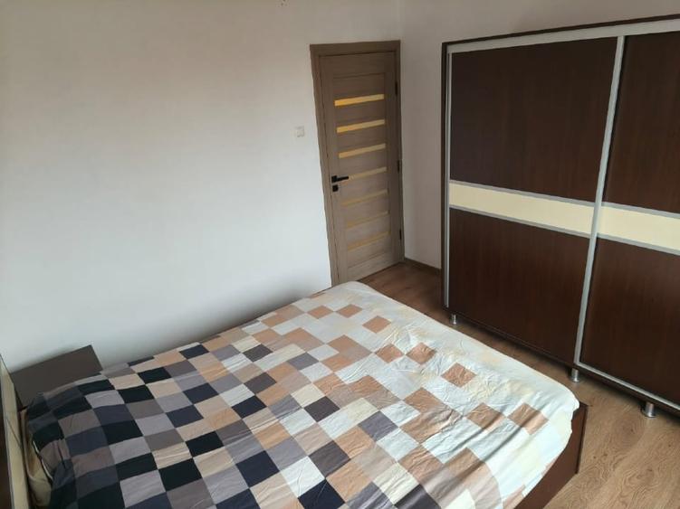 Apartament cu 2 camere semidecomandat, mobilat în Micro III