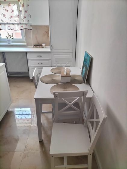 Apartament cu 3 camere decomandat în Cetate