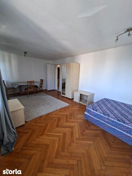 Apartament cu 3 camere decomandat în Copou